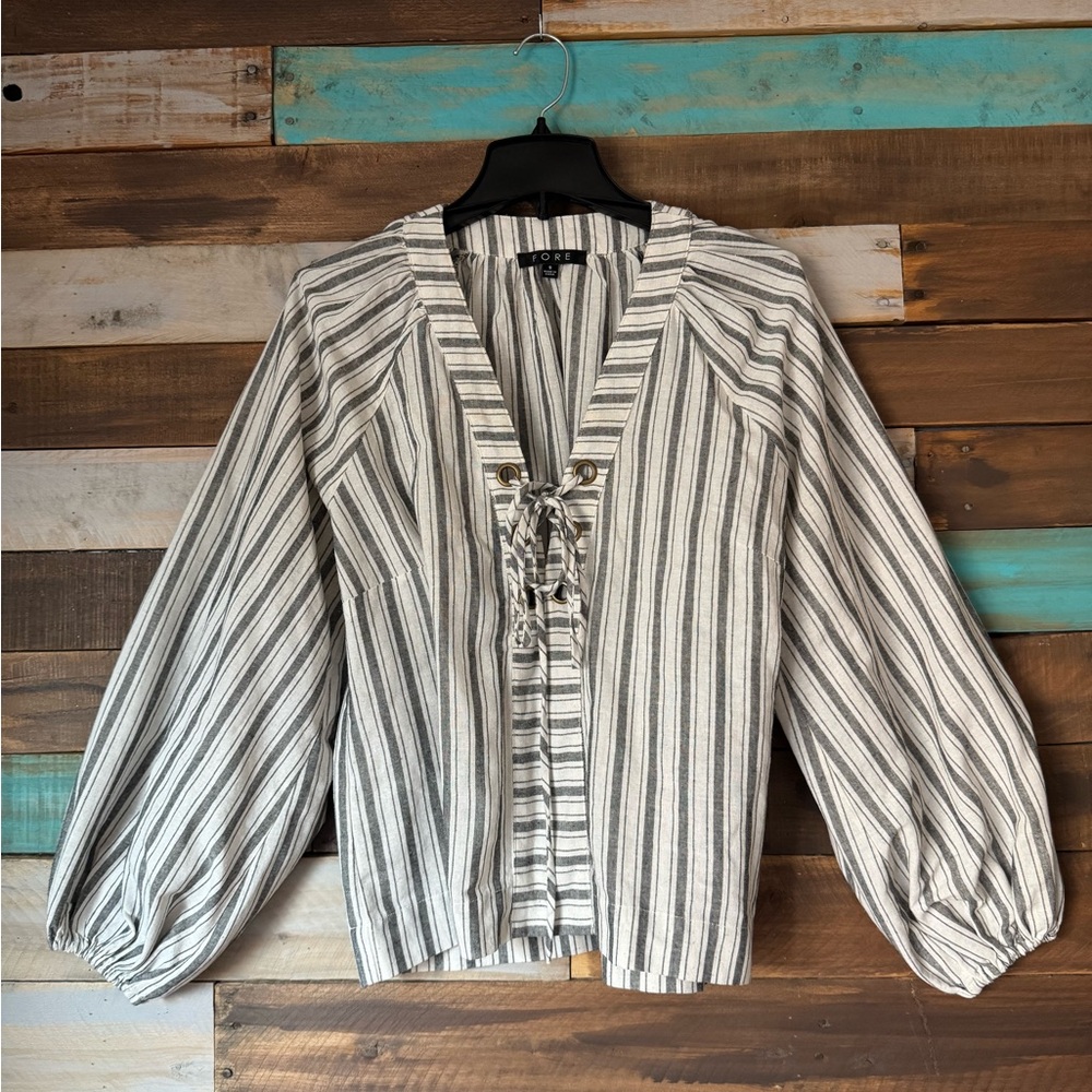 FORE Relaxed Fit Gray Striped Boho Blouse with Lace-Up Front| Size S